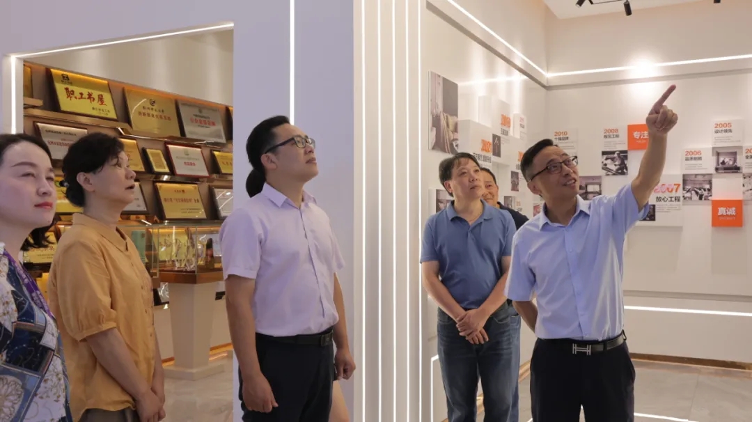 實(shí)地走訪銘品展廳，調(diào)研企業(yè)