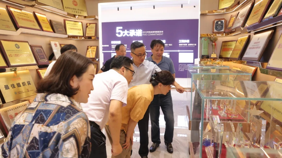 實(shí)地走訪銘品展廳，調(diào)研企業(yè)