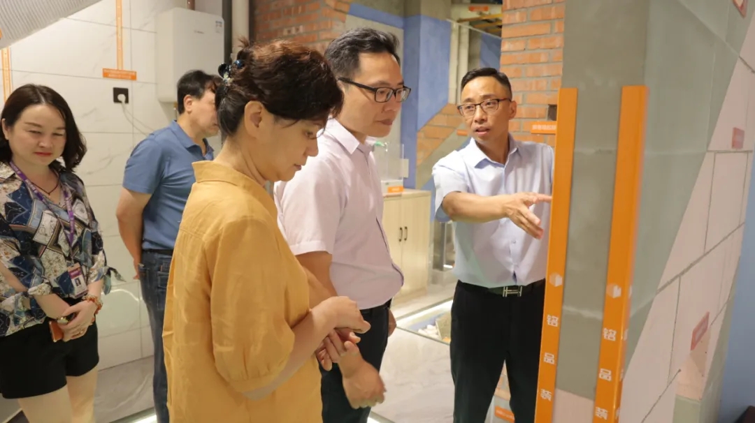實(shí)地走訪銘品展廳，調(diào)研企業(yè)