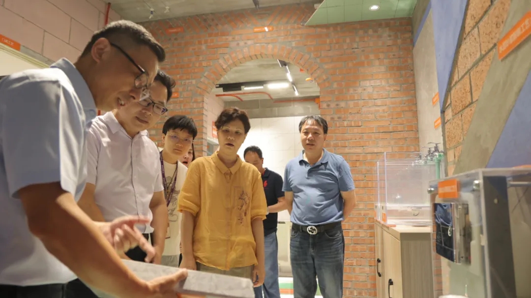 實(shí)地走訪銘品展廳，調(diào)研企業(yè)