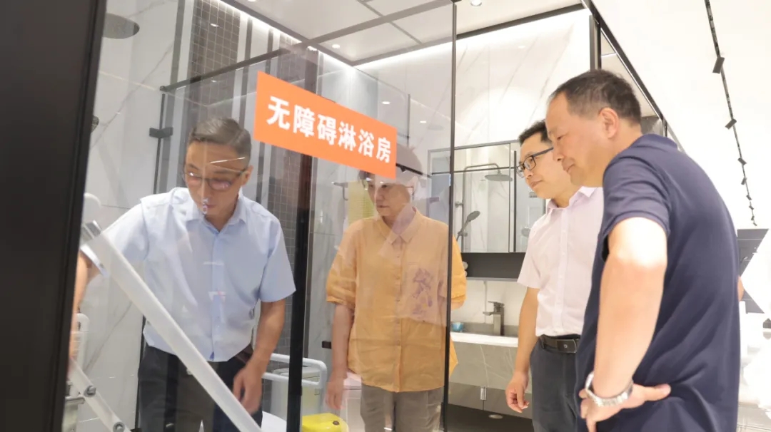 實(shí)地走訪銘品展廳，調(diào)研企業(yè)