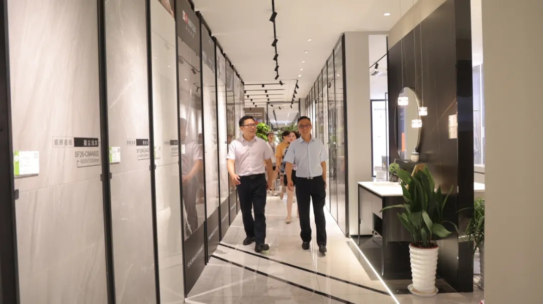 實(shí)地走訪銘品展廳，調(diào)研企業(yè)