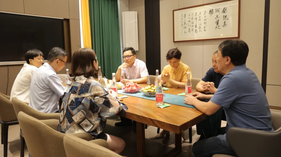 就企業(yè)文化、員工福利展開交流指導(dǎo)工作
