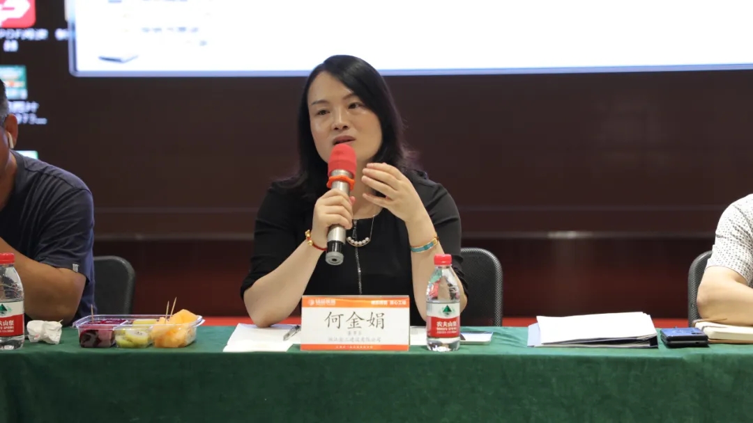 何金娟會長對本次銘品的參觀作出表揚和認可 何金娟會長對本次銘品的參觀作出表揚和認可