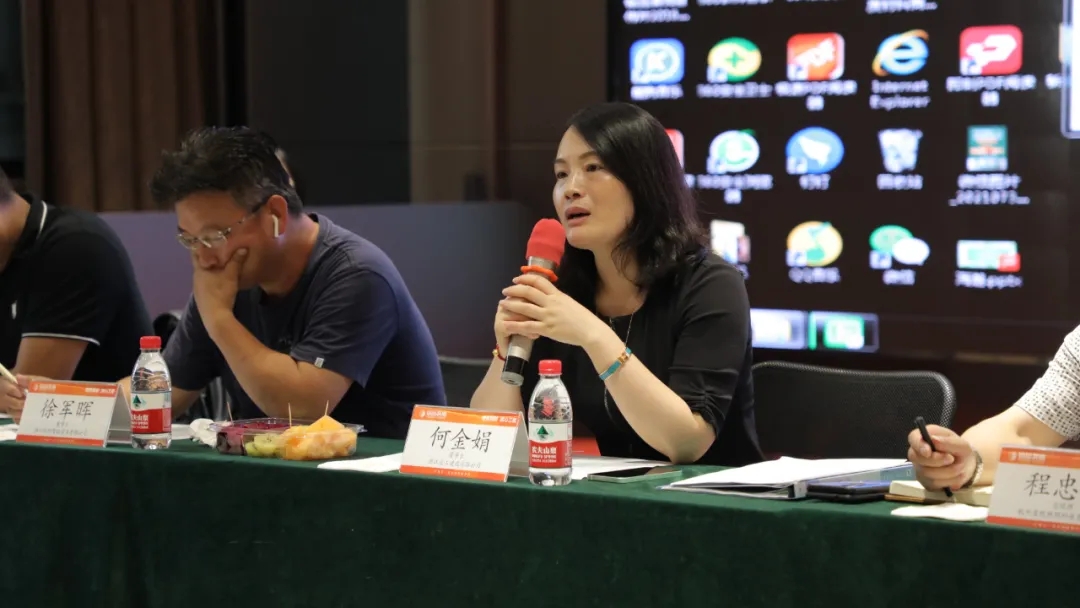 何金娟會長對本次銘品的參觀作出表揚和認可 何金娟會長對本次銘品的參觀作出表揚和認可