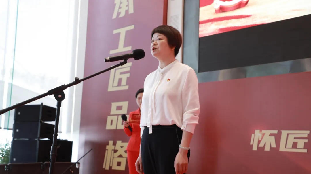杭州市建筑行業(yè)協(xié)會(huì)黨總支書記、工會(huì)聯(lián)合會(huì)主席廖原致辭