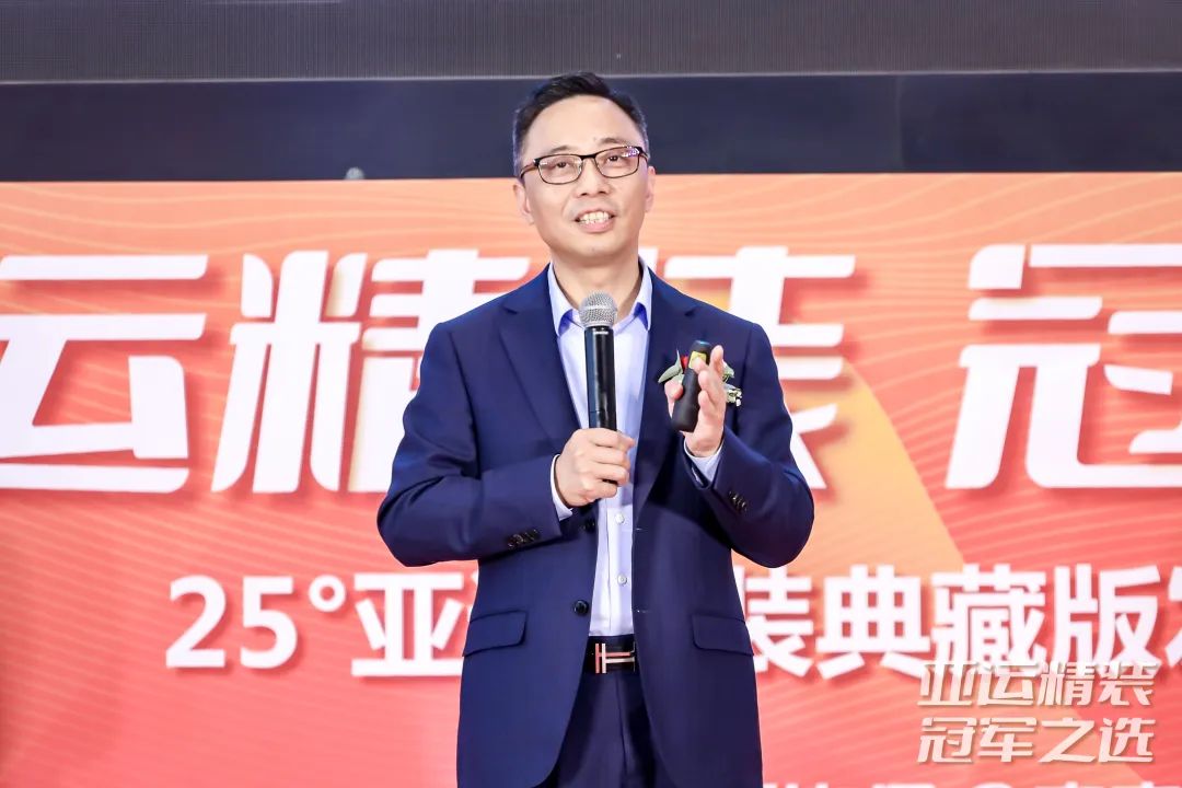 銘品裝飾集團(tuán)董事長(zhǎng)張一良先生發(fā)言致辭