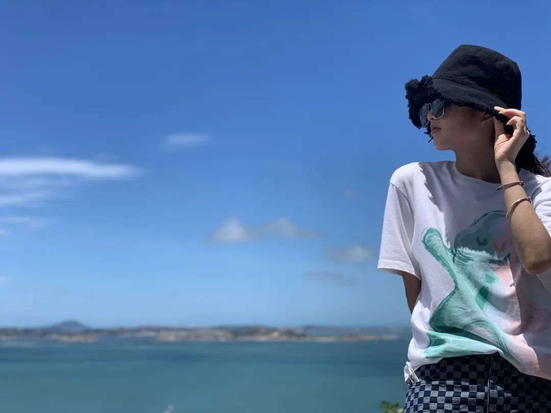 在福州的海岸上，拍下美麗的自拍，每一幀都值得留念。