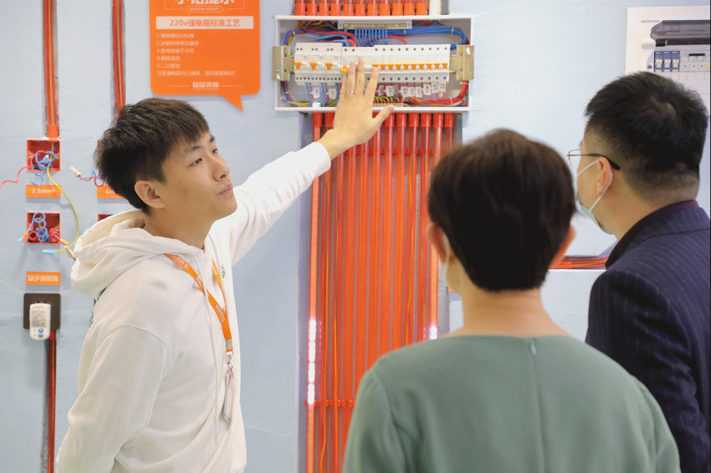 逛展廳，看工藝，家裝當(dāng)然要選放心的